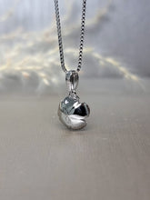 Load image into Gallery viewer, 1.00ct Round Brilliant Cut Moissanite Diamond Petal Setting Necklace