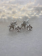 Load image into Gallery viewer, 0.70ct Snow Flake Moissanite Diamond Earring