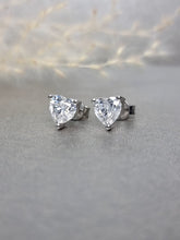 Load image into Gallery viewer, 1.00ct/Ea Heart Shape Cutting Classic Moissanite Earring