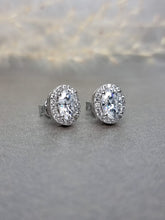 Load image into Gallery viewer, 1.00ct/Ea Oval Shape Cutting Halo Moissanite Diamond Earring
