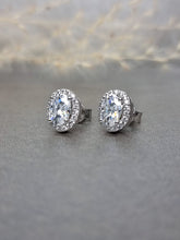 Load image into Gallery viewer, 1.00ct/Ea Oval Shape Cutting Halo Moissanite Diamond Earring