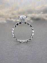 Load image into Gallery viewer, 1.00ct Round Brilliant Cut Moissanite Diamond Ring