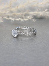 Load image into Gallery viewer, 1.00ct Round Brilliant Cut Moissanite Diamond Ring