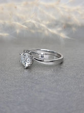 Load image into Gallery viewer, 1.00ct Round Brilliant Cut Moissanite Diamond Ring