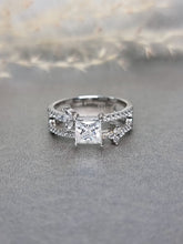 Load image into Gallery viewer, 1.00ct Princess Cut Moissanite Diamond With Double Band Ring