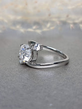 Load image into Gallery viewer, 2.00ct Round Brilliant Cut Moissanite Diamond Ring