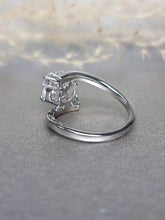 Load image into Gallery viewer, 2.00ct Round Brilliant Cut Moissanite Diamond Ring