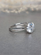 Load image into Gallery viewer, 3.00ct Round Brilliant Cut Moissanite Diamond Ring