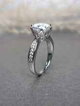 Load image into Gallery viewer, 3.00ct Round Brilliant Cut Moissanite Diamond Ring