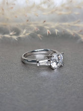 Load image into Gallery viewer, 2.00ct Round Brilliant Cut Moissanite Diamond Classic Ring