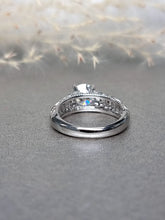 Load image into Gallery viewer, 1.00ct Round Brilliant Cut Moissanite Diamond Wth Design Band Ring
