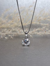 Load image into Gallery viewer, 2.00ct Round Brilliant Cut 4 Prongs Classic Moissanite Diamond Necklace