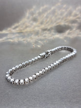 Load image into Gallery viewer, 0.10ct each Round Brilliant Moissanite Diamond Classic Tennis Bracelet