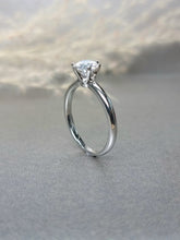 Load image into Gallery viewer, 1.00ct Round Brilliant Cut Moissanite Diamond Classic Ring