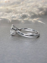 Load image into Gallery viewer, 2.00ct Round Brilliant Cut Moissanite Diamond Classic Ring