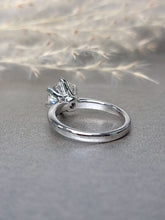 Load image into Gallery viewer, 2.00ct Round Brilliant Cut Moissanite Diamond Classic Ring