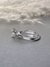 Load image into Gallery viewer, 1.00ct Round Brilliant Cut Moissanite Diamond Classic Knife Edge Ring