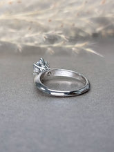 Load image into Gallery viewer, 1.00ct Round Brilliant Cut Moissanite Diamond Classic Knife Edge Ring