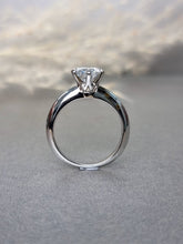 Load image into Gallery viewer, 1.00ct Round Brilliant Cut Moissanite Diamond Classic Knife Edge Ring