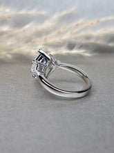 Load image into Gallery viewer, 2.00ct Vivid Blue Kite Cut Moissanite Diamond With Trillion Shape Side Stone Ring