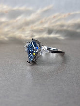 Load image into Gallery viewer, 2.00ct Vivid Blue Kite Cut Moissanite Diamond With Trillion Shape Side Stone Ring