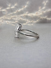 Load image into Gallery viewer, 1.00ct x 2pcs Trillion cut Moissanite Diamond Classic Ring
