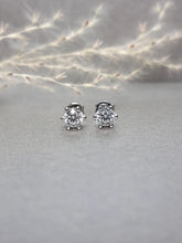 Load image into Gallery viewer, 0.50ct/Ea Moissanite Diamond Classic 6 Prongs Earrings