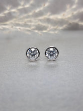 Load image into Gallery viewer, 1.00ct/Ea Moissanite Diamond Classic Bezel Setting Earrings