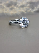 Load image into Gallery viewer, 5.00ct Round Brilliant Cut Moissanite Diamond With Side Stone Unique Band Ring