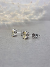 Load image into Gallery viewer, 1.00ct/Ea Oval Shape Vivid Yellow Diamond Simulant Earring