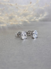 Load image into Gallery viewer, 1.00ct/Ea Oval Shape Colorless Diamond Simulant Earring