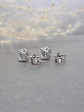 Load image into Gallery viewer, 1.00ct/Ea Oval Shape Colorless Diamond Simulant Earring