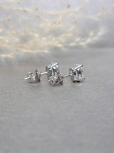 Load image into Gallery viewer, 1.00ct/Ea Oval Shape Colorless Diamond Simulant Earring