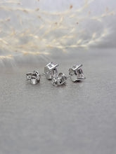 Load image into Gallery viewer, 1.00ct/Ea Oval Shape Vivid Pink Diamond Simulant Earring