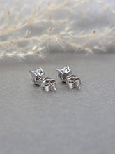 Load image into Gallery viewer, 1.00ct/Ea Heart Shape White Diamond Simulant Earring