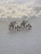 Load image into Gallery viewer, 0.70ct Snow Flake Moissanite Diamond Earring
