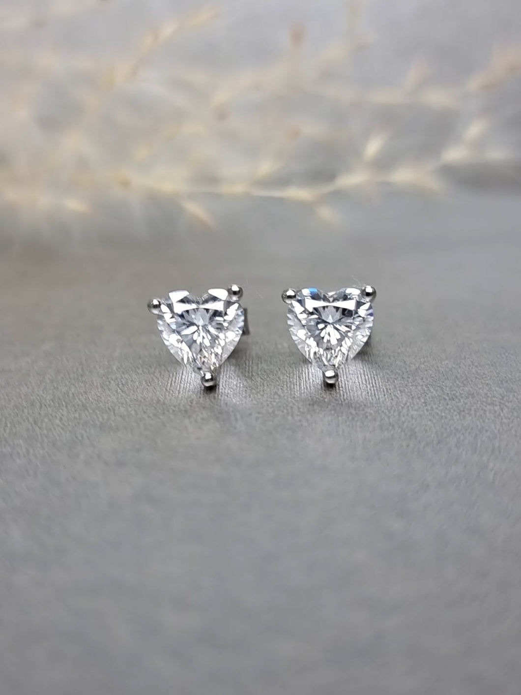 1.00ct/Ea Heart Shape Cutting Classic Moissanite Earring