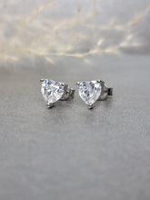 Load image into Gallery viewer, 1.00ct/Ea Heart Shape Cutting Classic Moissanite Earring
