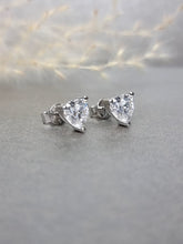 Load image into Gallery viewer, 1.00ct/Ea Heart Shape Cutting Classic Moissanite Earring
