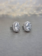 Load image into Gallery viewer, 1.00ct/Ea Oval Shape Cutting Halo Moissanite Diamond Earring
