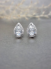Load image into Gallery viewer, 1.00/Ea Pear Shape Cutting Halo Moissanite Diamond Earring
