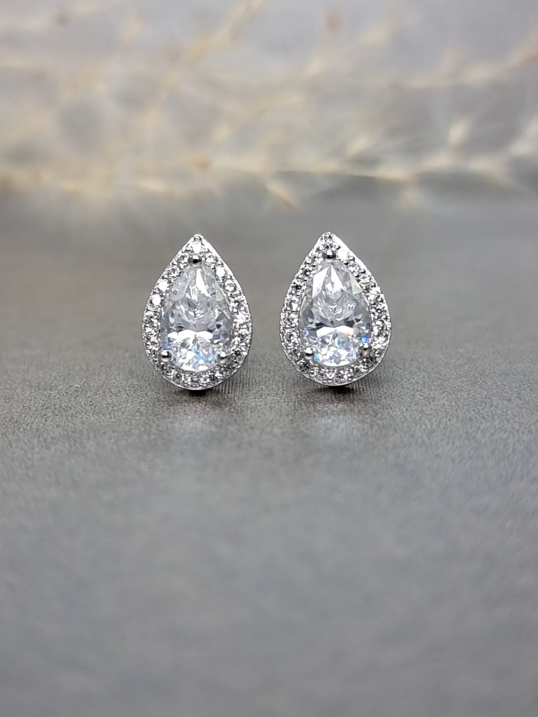 1.00/Ea Pear Shape Cutting Halo Moissanite Diamond Earring