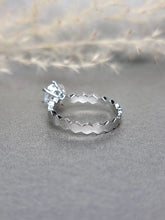Load image into Gallery viewer, 1.00ct Round Brilliant Cut Moissanite Diamond Ring
