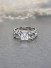 Load image into Gallery viewer, 1.00ct Princess Cut Moissanite Diamond With Double Band Ring
