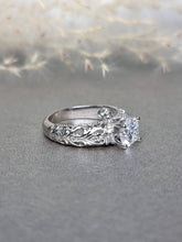 Load image into Gallery viewer, 1.00ct Round Brilliant Cut Moissanite Diamond Wth Design Band Ring
