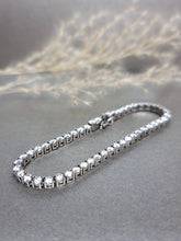 Load image into Gallery viewer, 0.10ct each Round Brilliant Moissanite Diamond Classic Tennis Bracelet

