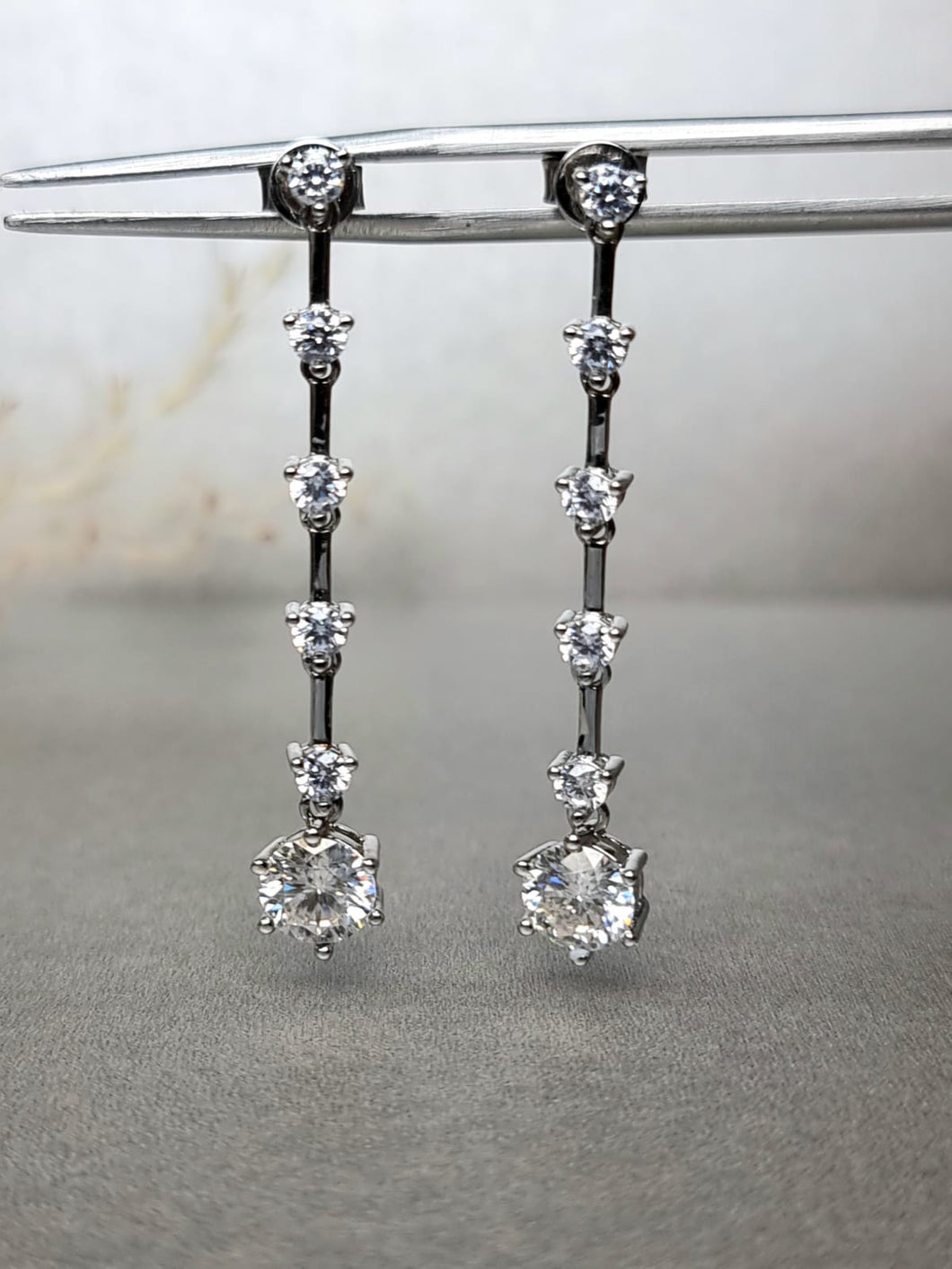 1.00ct/Ea Round Brilliant Moissanite Diamond Dangling Earring