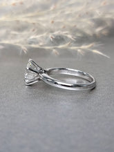 Load image into Gallery viewer, 2.00ct Round Brilliant Cut Moissanite Diamond Classic Ring
