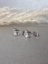 Load image into Gallery viewer, 0.50ct/Ea Moissanite Diamond Classic 4 prongs Earrings
