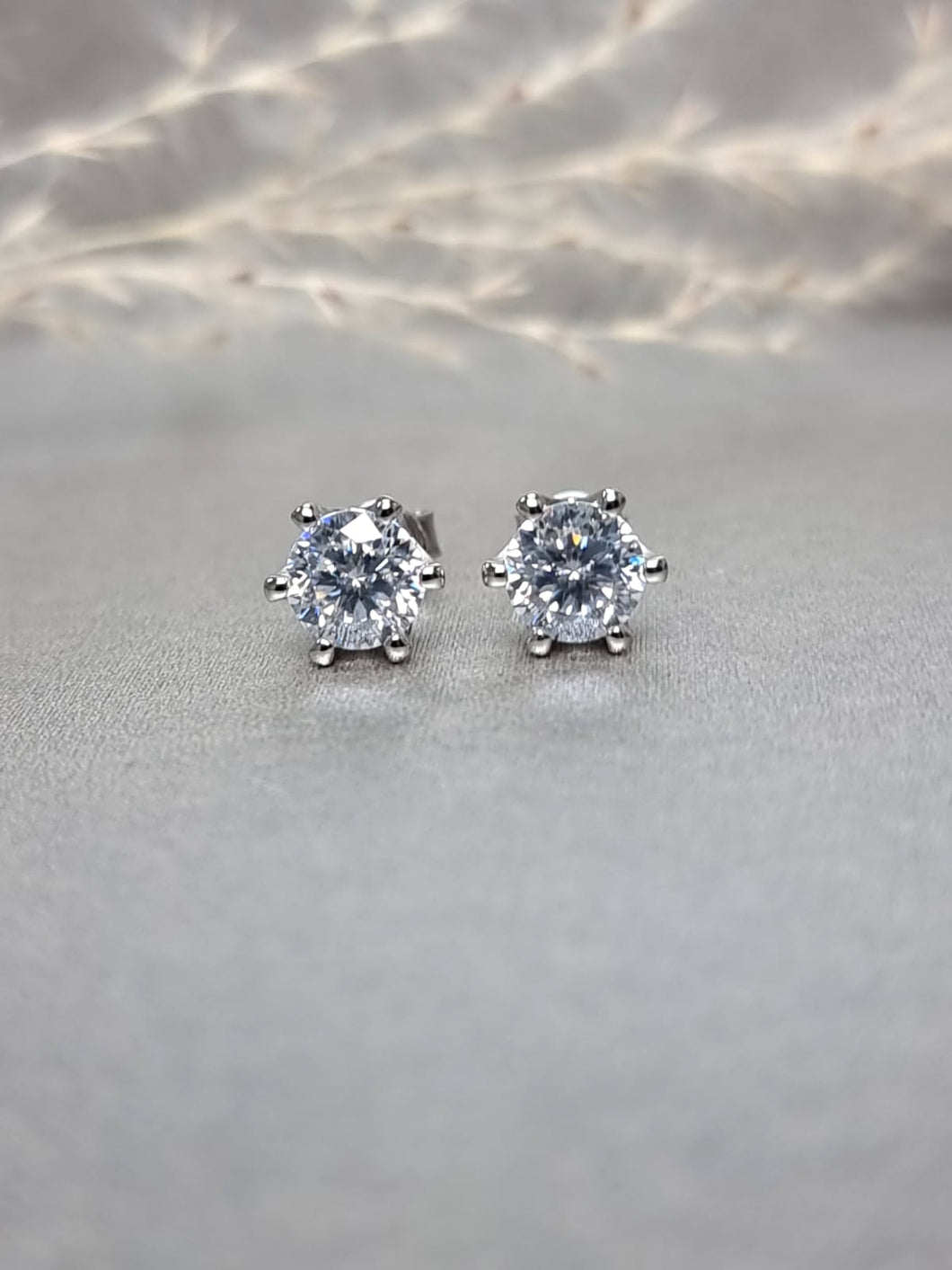 1.00ct/Ea Moissanite Diamond Classic 6 Prongs Earrings